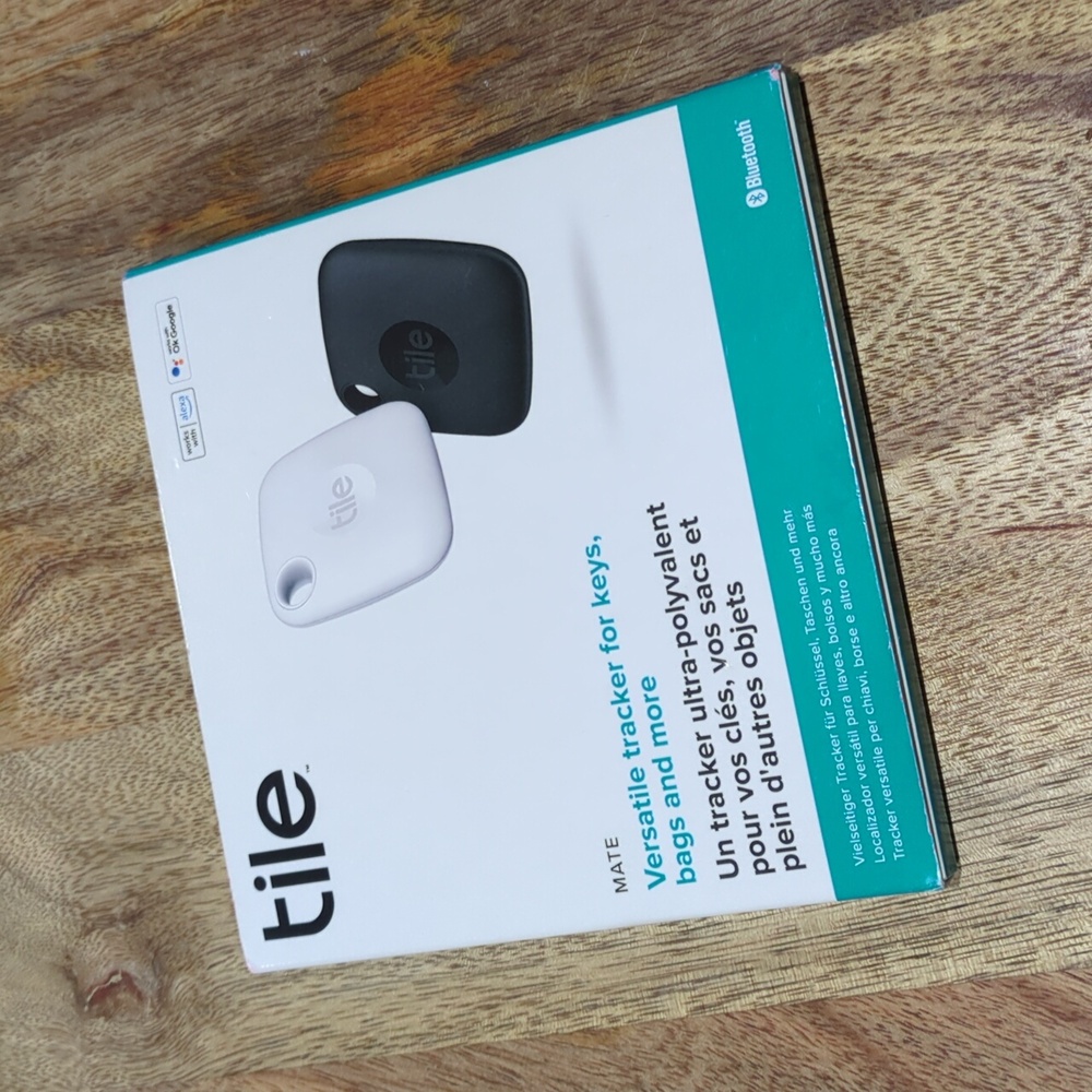 NWT Tile Mate (2022) Bluetooth Tracker for Keys, Bags, and More